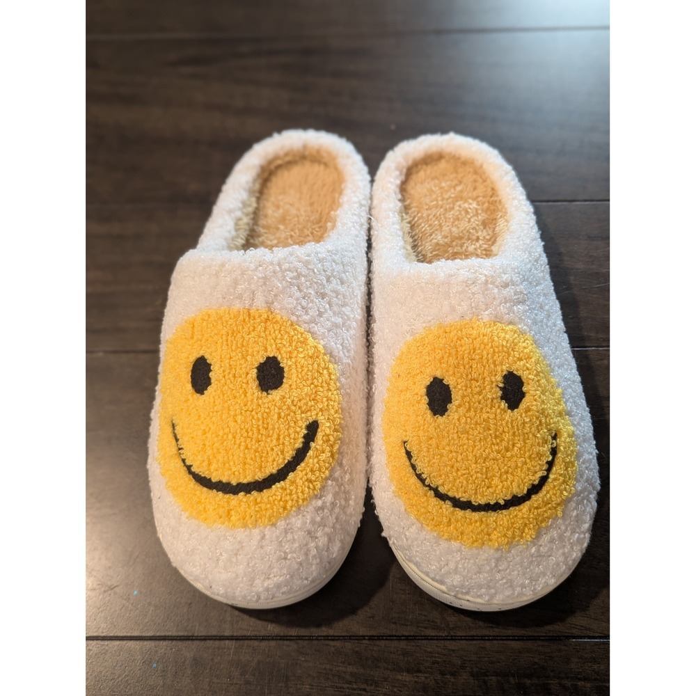 Smiley Face Sherpa Slippers White Fuzzy House Shoes Medium 7-8 Retro Loungewear